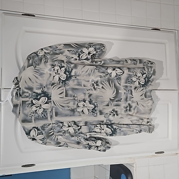 Men's Hawaiian Shirt - Picture 3 of 3